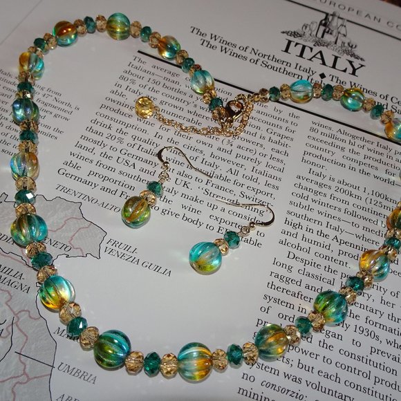 Handcrafted necklace & earring set with graduated Czech melon beads - Picture 8 of 9